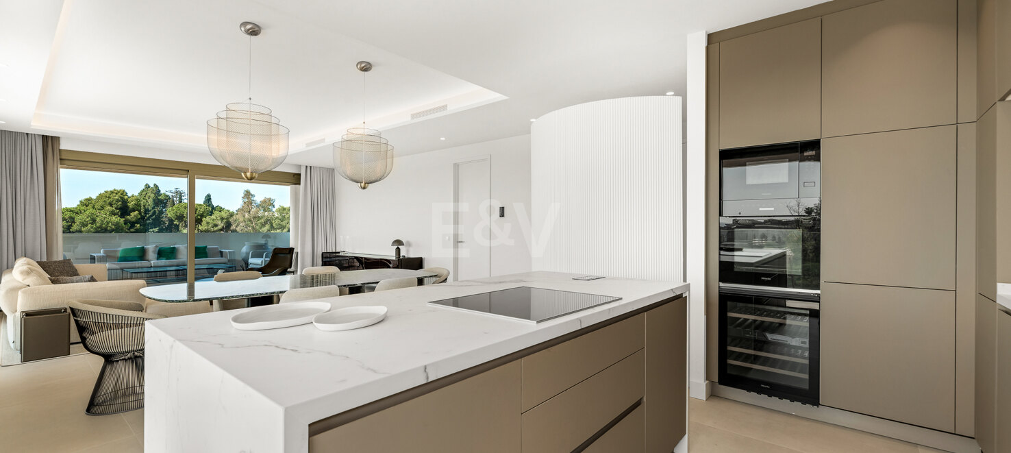 Elegante residencia de 3 dormitorios en la prestigiosa Milla de Oro de Marbella