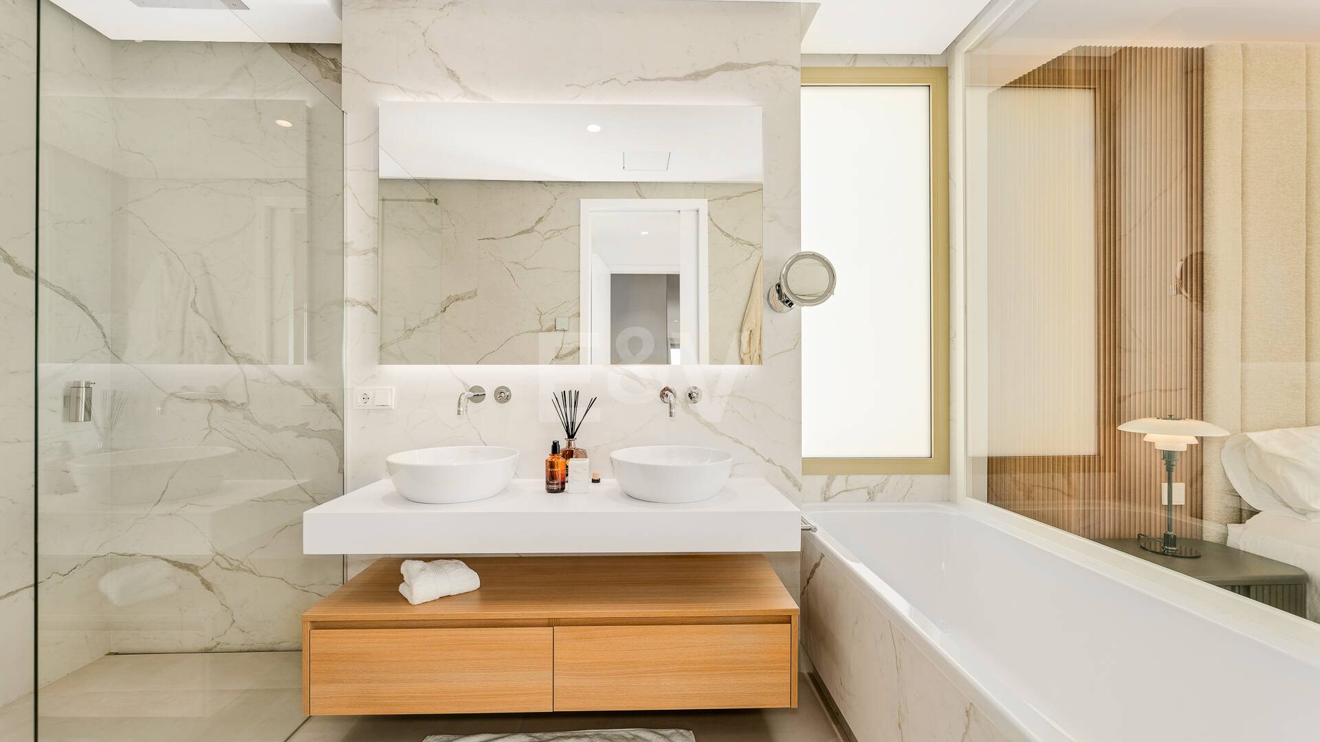 Elegant kustliv i Marbellas prestigefyllda gyllene mil