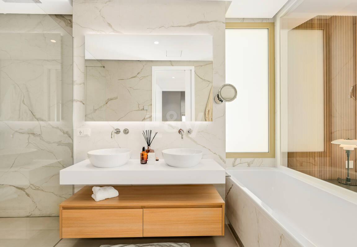 Elegant kustliv i Marbellas prestigefyllda gyllene mil