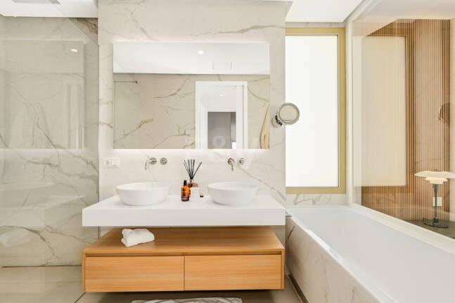 Elegant kustliv i Marbellas prestigefyllda gyllene mil