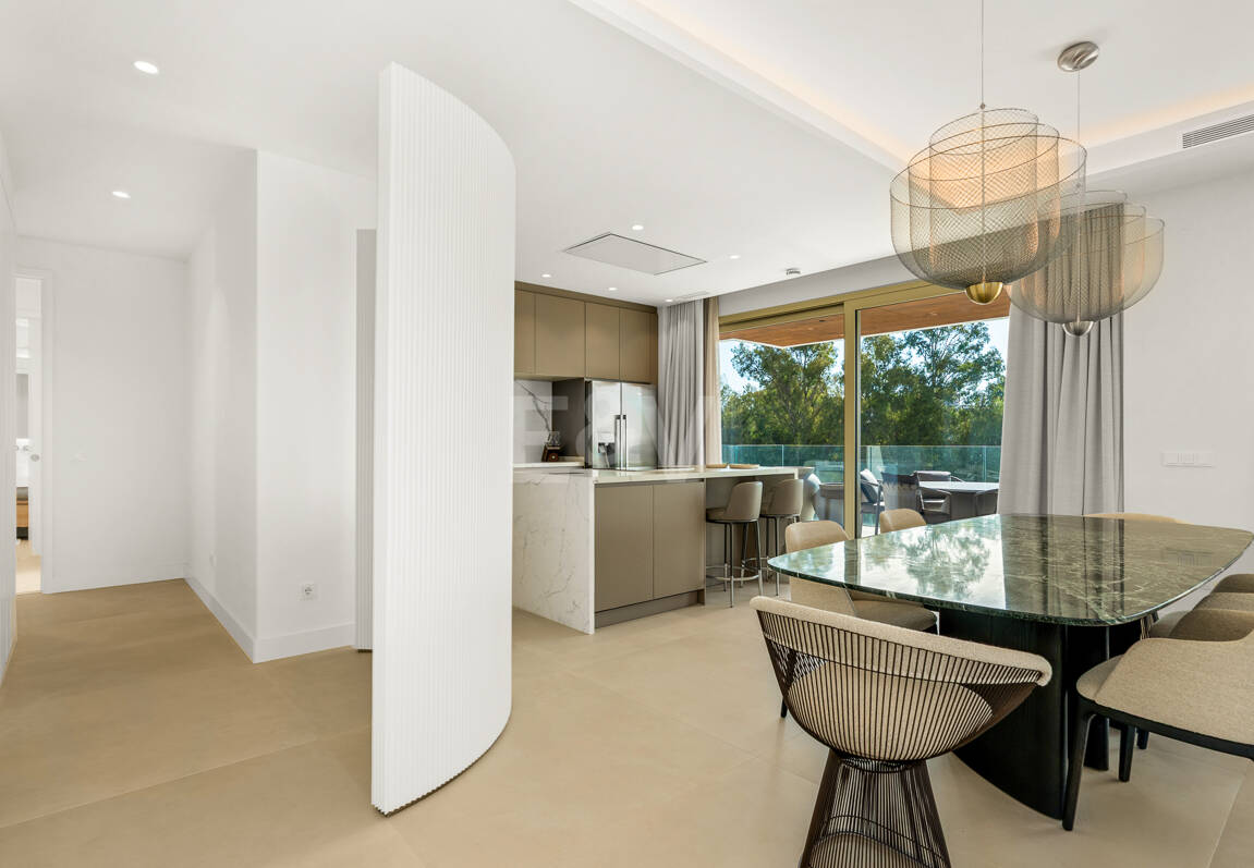 Elegant kustliv i Marbellas prestigefyllda gyllene mil