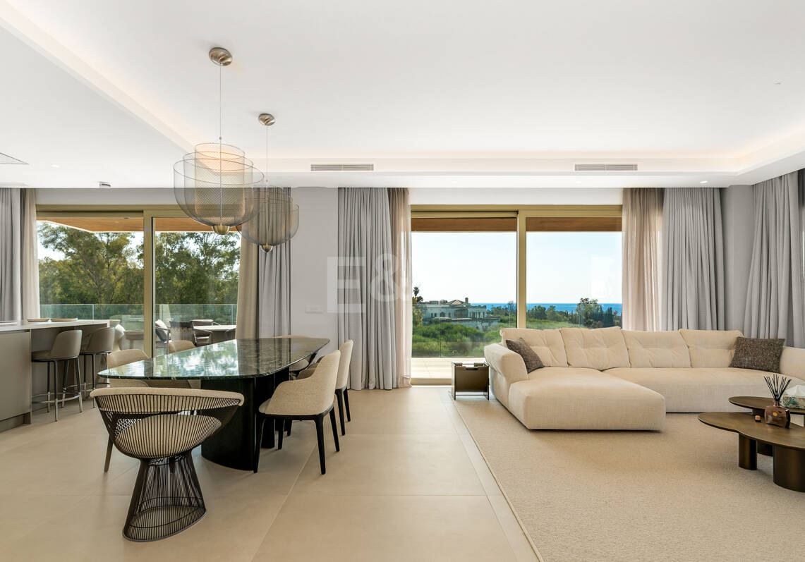 Elegant Coastal Living in Marbella’s Prestigious Golden Mile