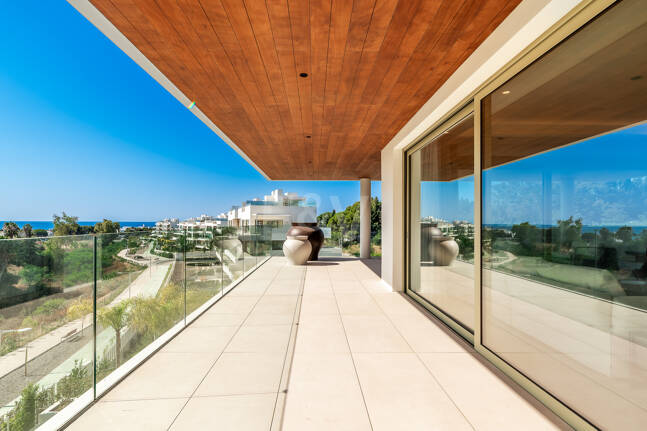 Elegant kustliv i Marbellas prestigefyllda gyllene mil