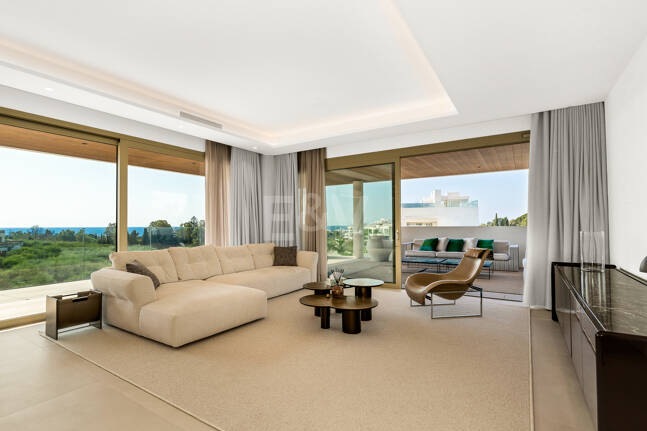 Elegant kustliv i Marbellas prestigefyllda gyllene mil