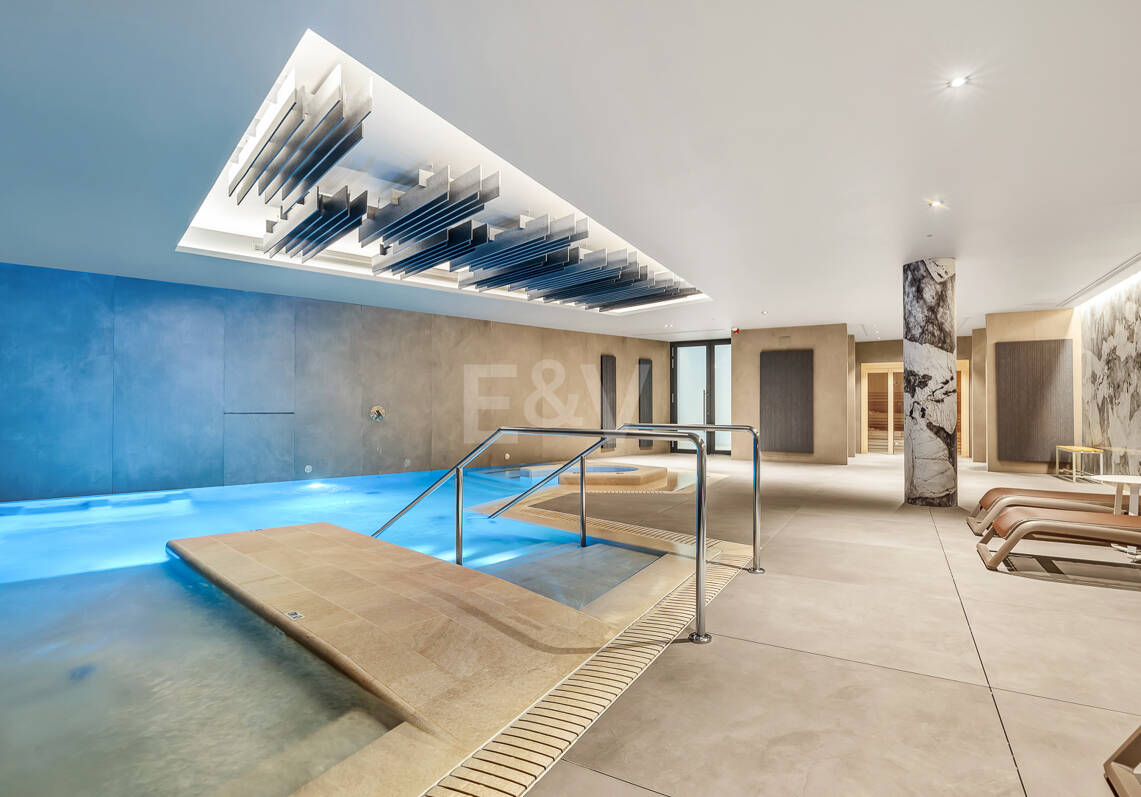 Elegant Coastal Living in Marbella’s Prestigious Golden Mile