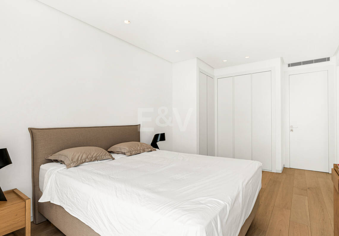 Rare Opportunity: Best-Priced 3-Bedroom apartment in Palo Alto