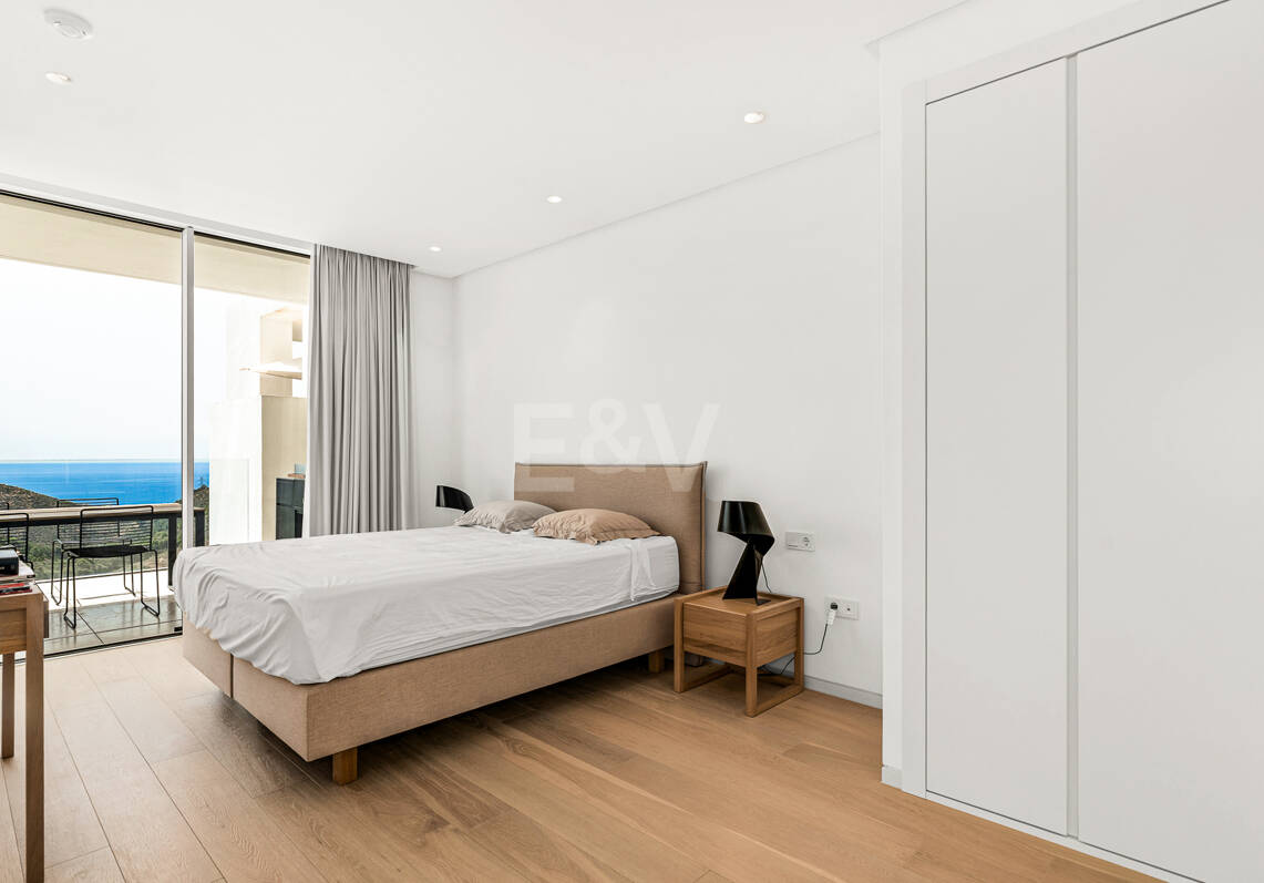 Rare Opportunity: Best-Priced 3-Bedroom apartment in Palo Alto