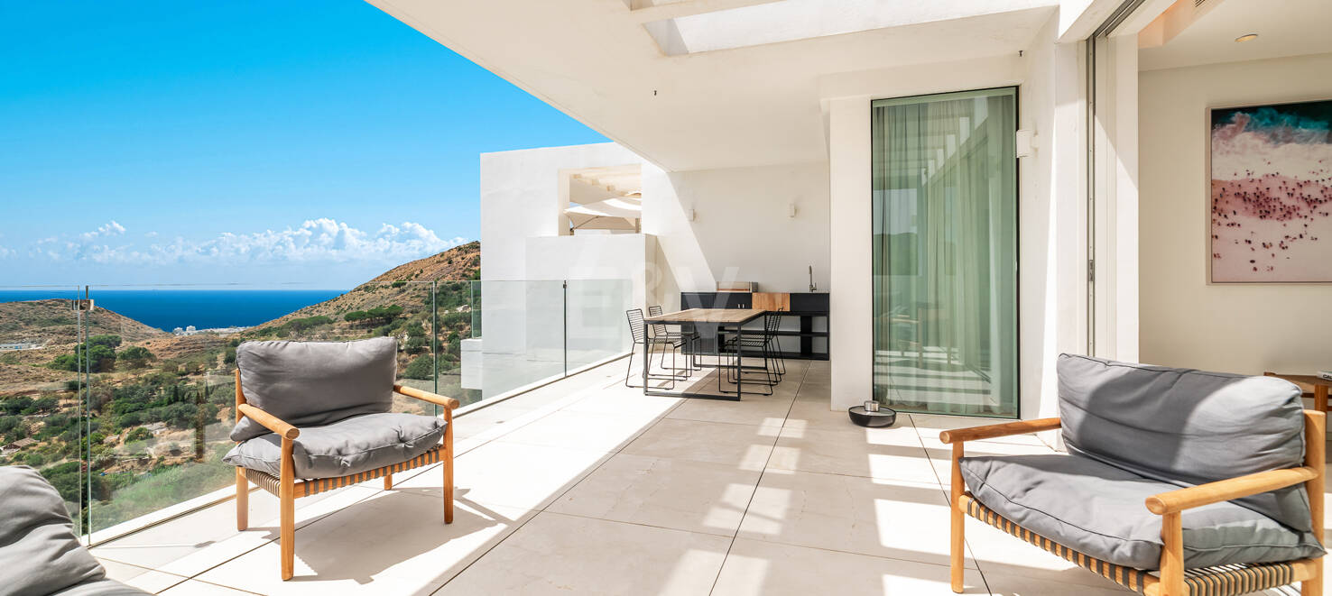 Refined Apartment with Panoramic Sea & Mountain Views in Palo Alto