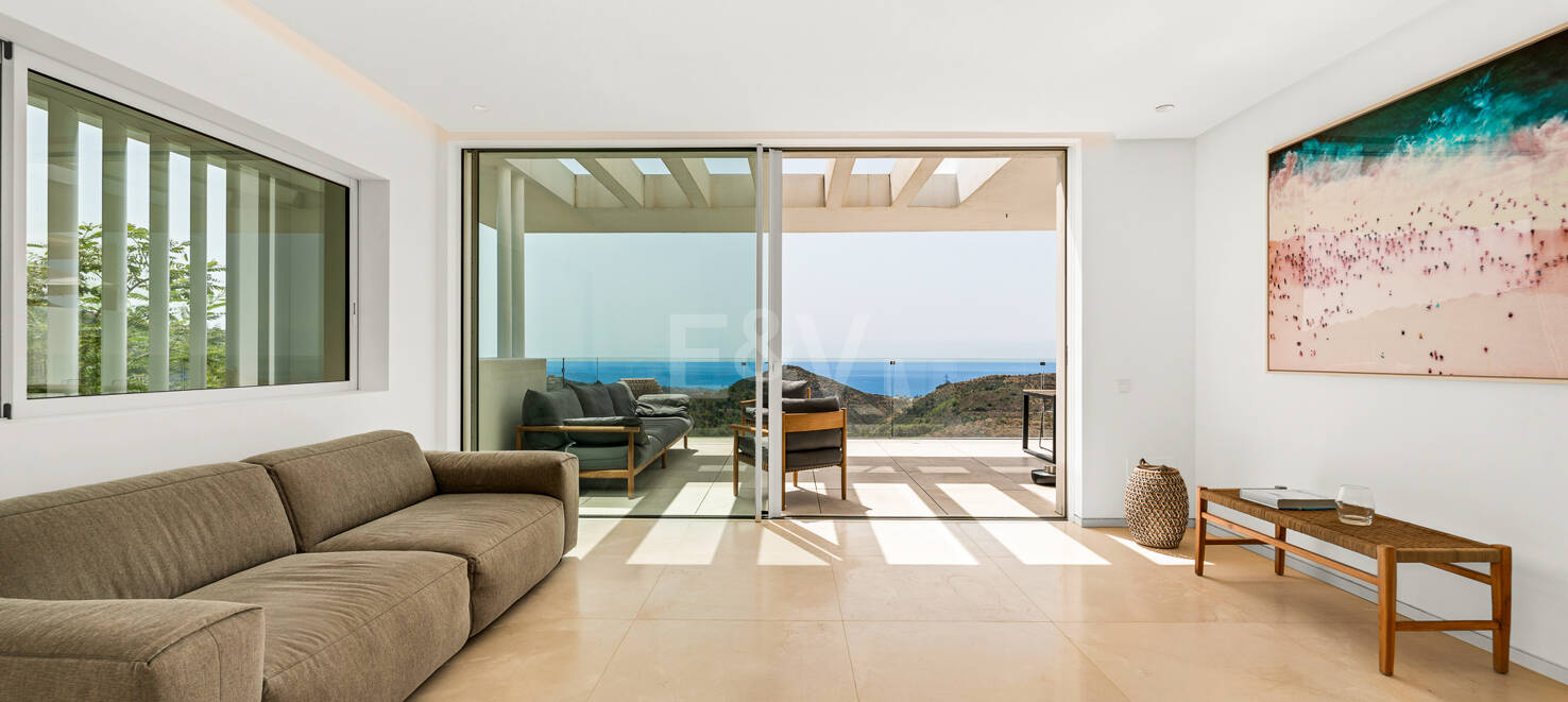 Refined Apartment with Panoramic Sea & Mountain Views in Palo Alto