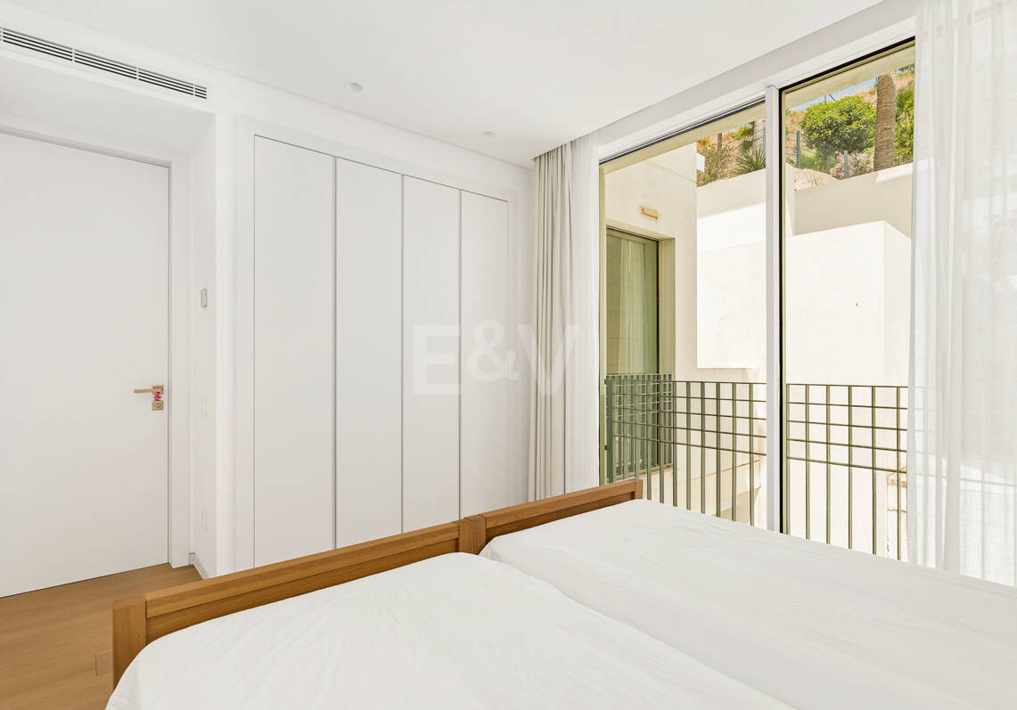 Rare Opportunity: Best-Priced 3-Bedroom apartment in Palo Alto