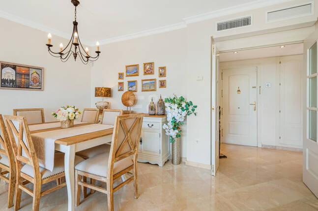 Two-bedroom apartment available for long-term rental in La Mairena