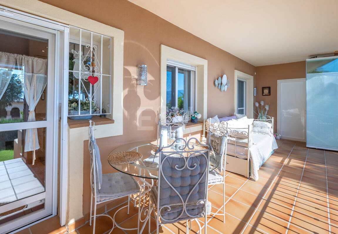 Two-bedroom apartment available for long-term rental in La Mairena