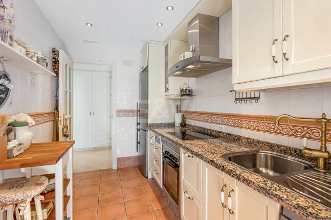 Two-bedroom apartment available for long-term rental in La Mairena