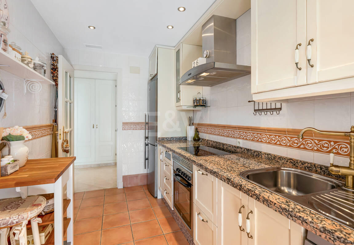 Two-bedroom apartment available for long-term rental in La Mairena