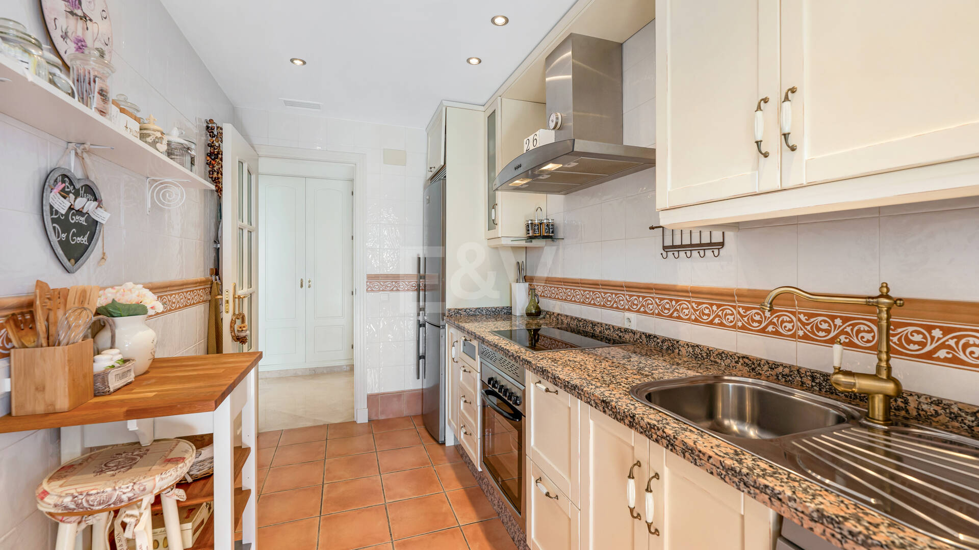 Two-bedroom apartment available for long-term rental in La Mairena