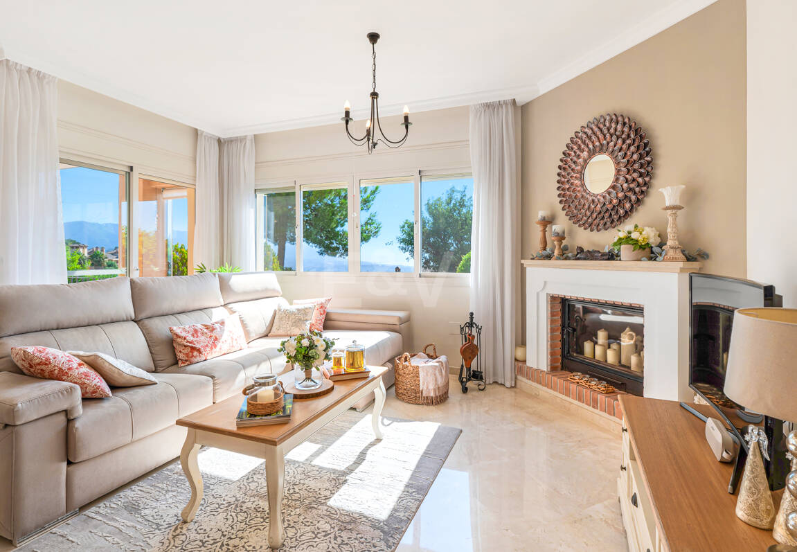 Two-bedroom apartment available for long-term rental in La Mairena