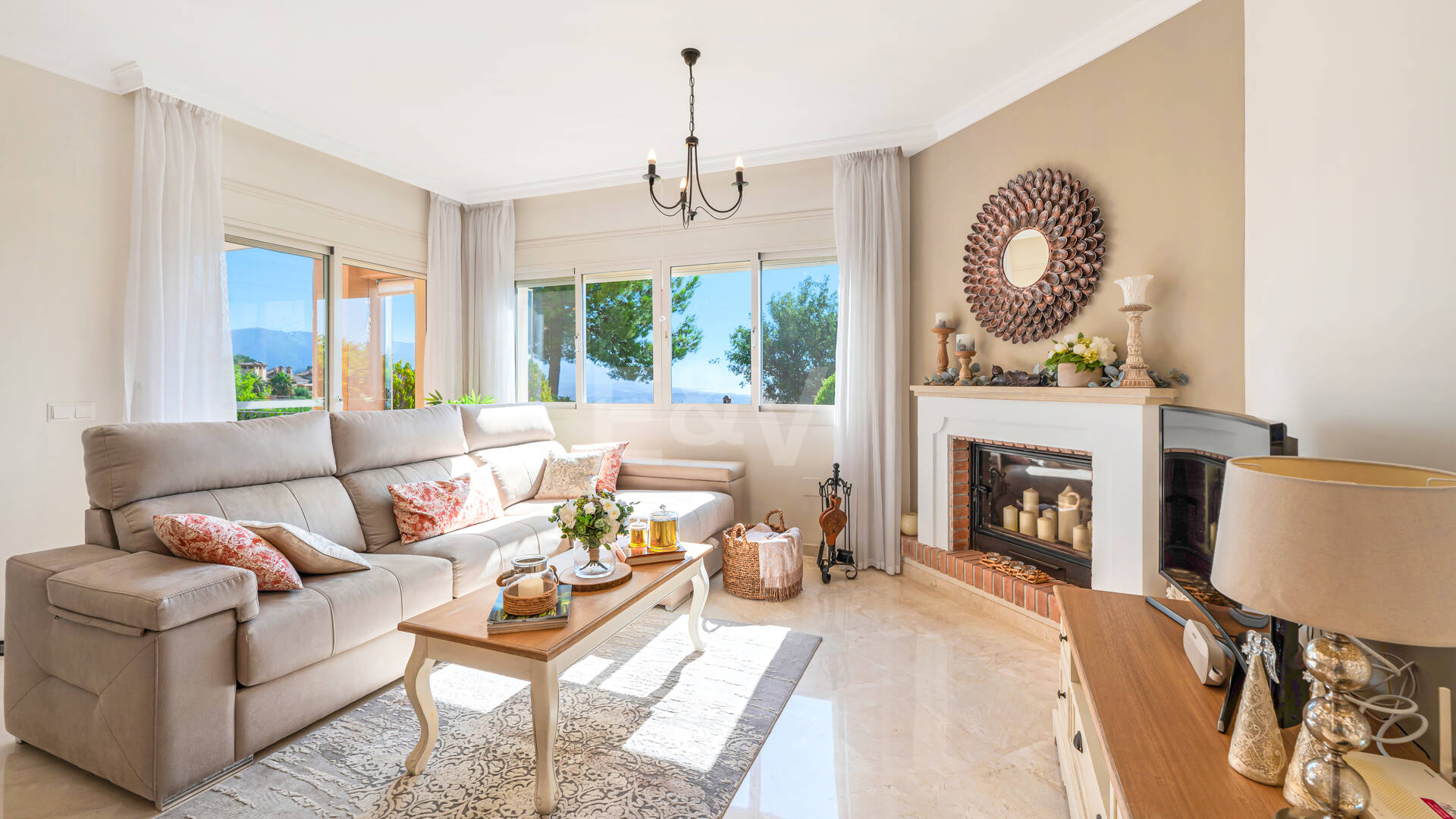 Two-bedroom apartment available for long-term rental in La Mairena