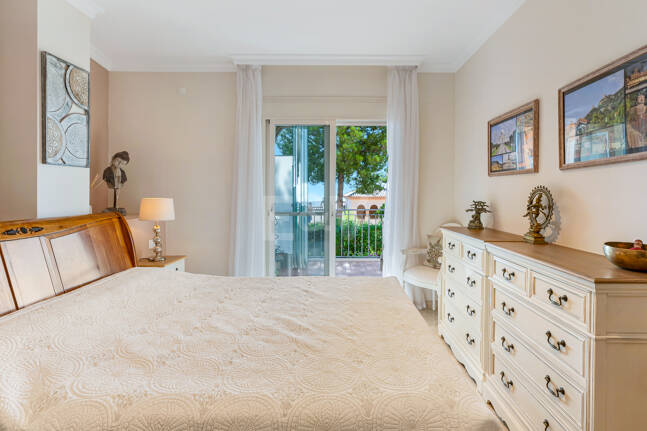 Two-bedroom apartment available for long-term rental in La Mairena