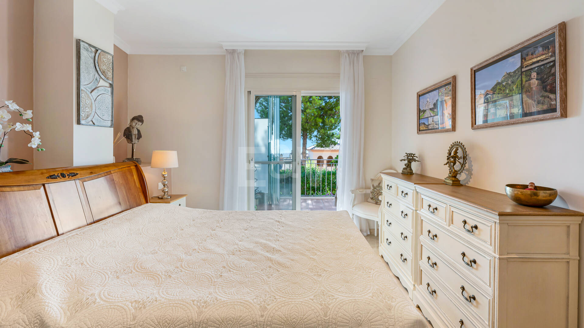 Two-bedroom apartment available for long-term rental in La Mairena