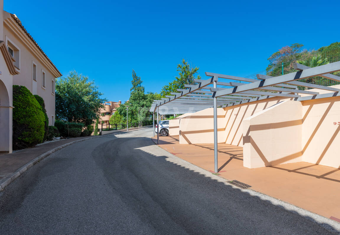 Two-bedroom apartment available for long-term rental in La Mairena