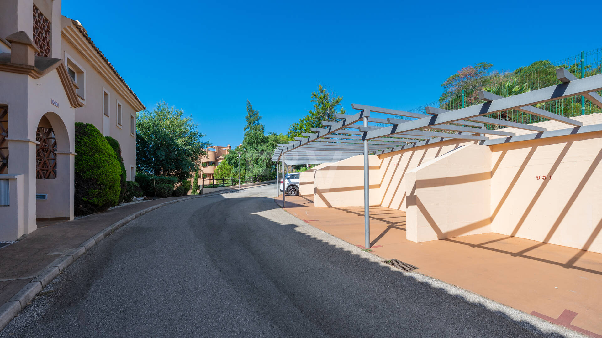 Two-bedroom apartment available for long-term rental in La Mairena