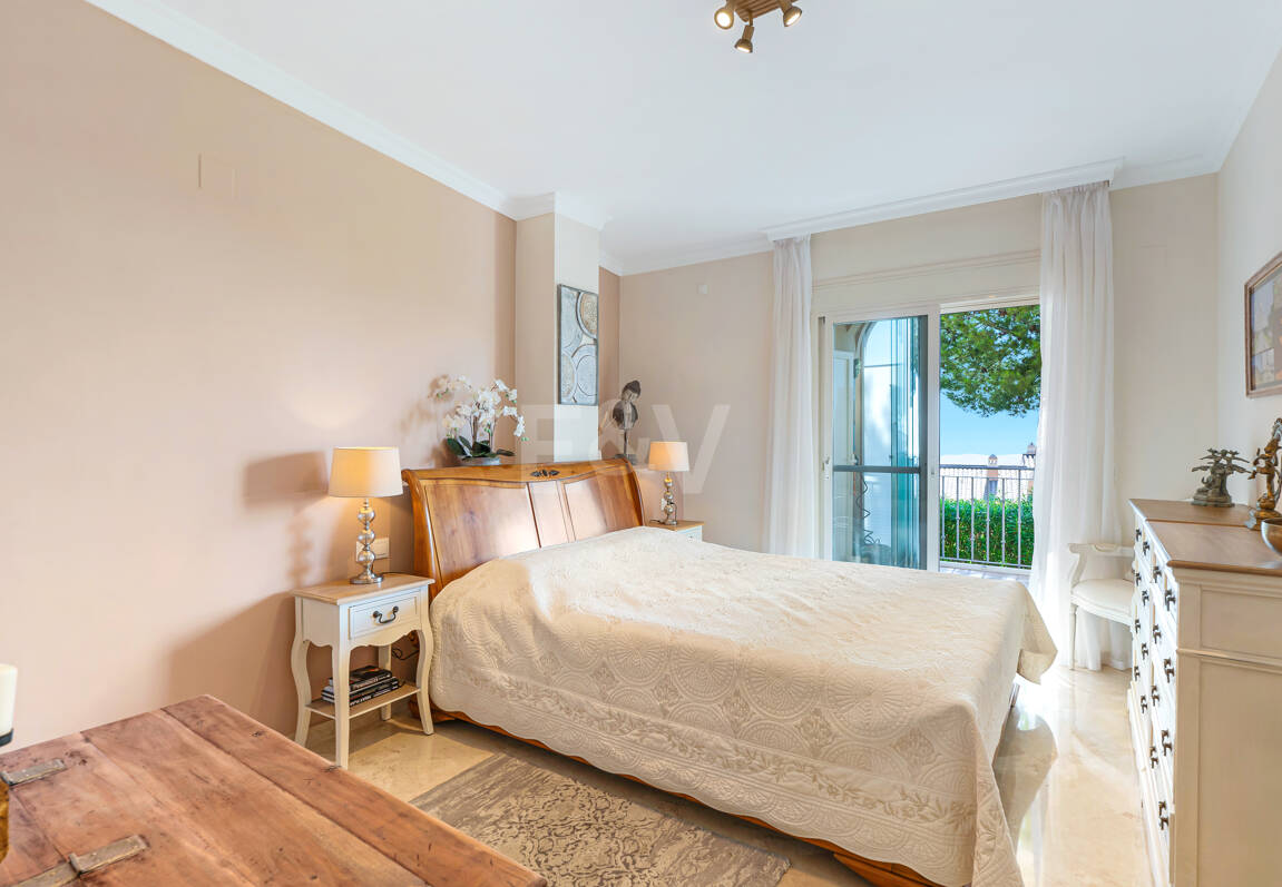 Two-bedroom apartment available for long-term rental in La Mairena