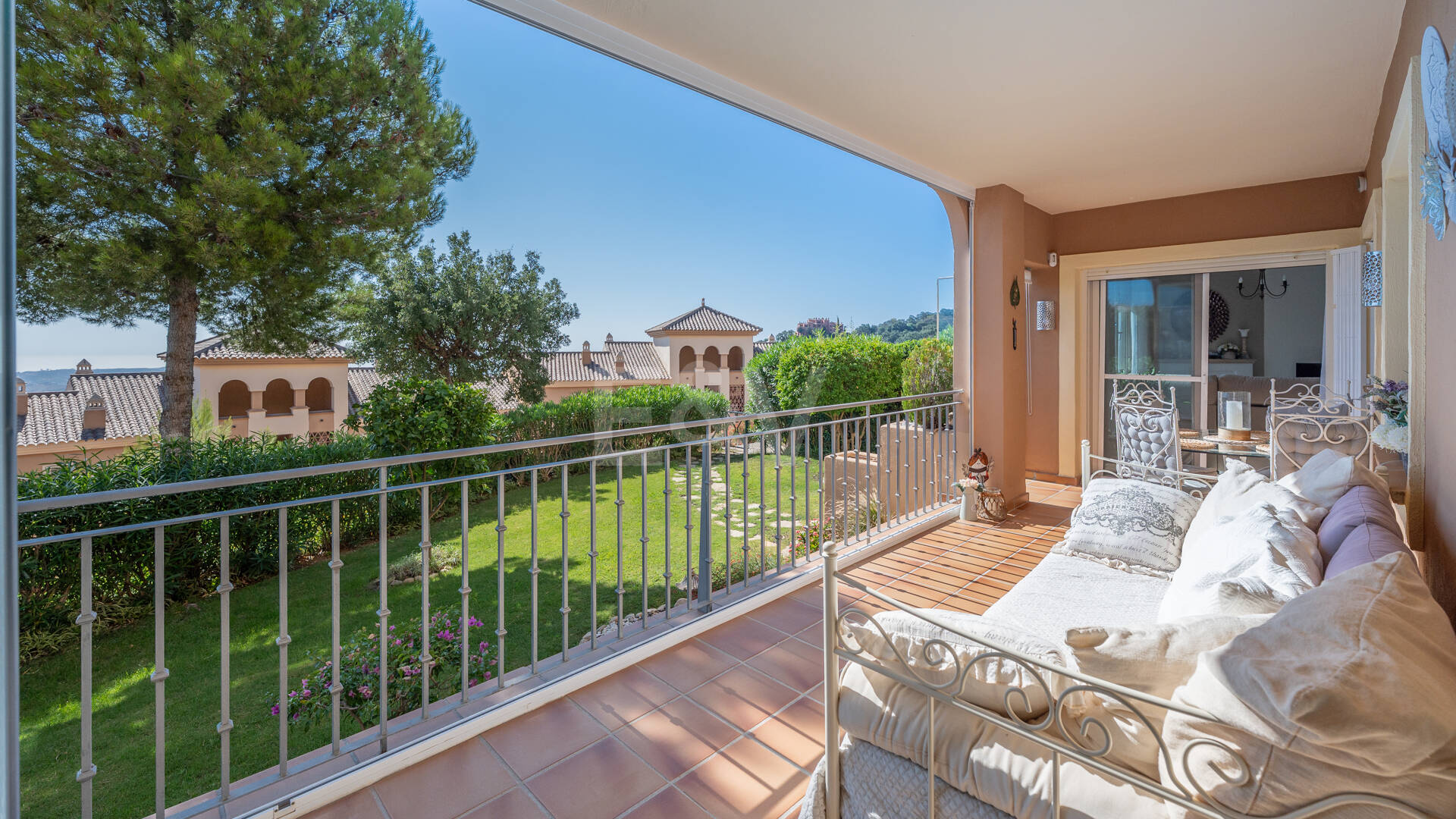 Two-bedroom apartment available for long-term rental in La Mairena