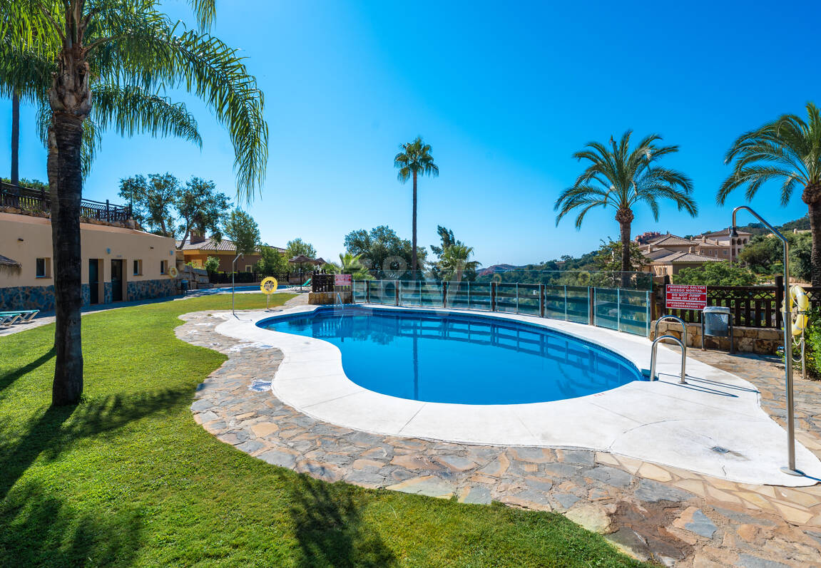 Two-bedroom apartment available for long-term rental in La Mairena