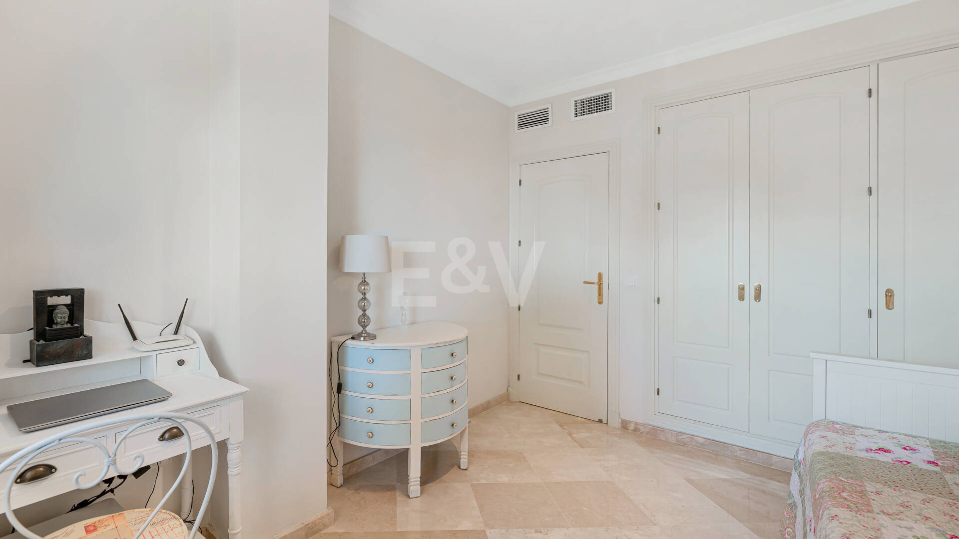 Two-bedroom apartment available for long-term rental in La Mairena