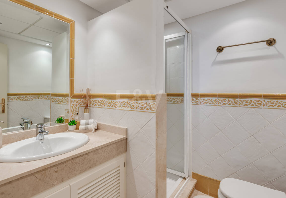 Two-bedroom apartment available for long-term rental in La Mairena