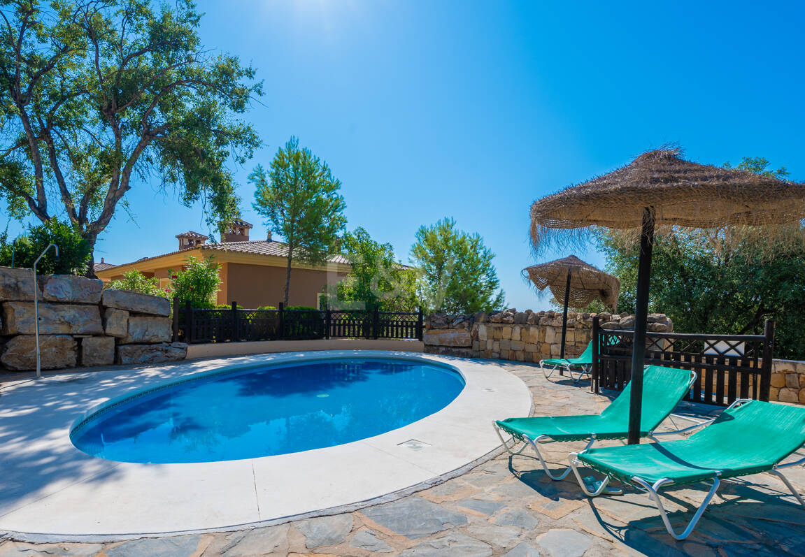 Two-bedroom apartment available for long-term rental in La Mairena