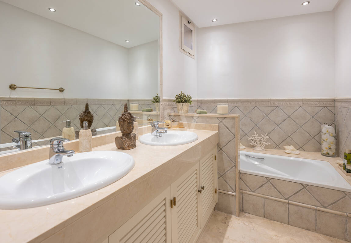 Two-bedroom apartment available for long-term rental in La Mairena