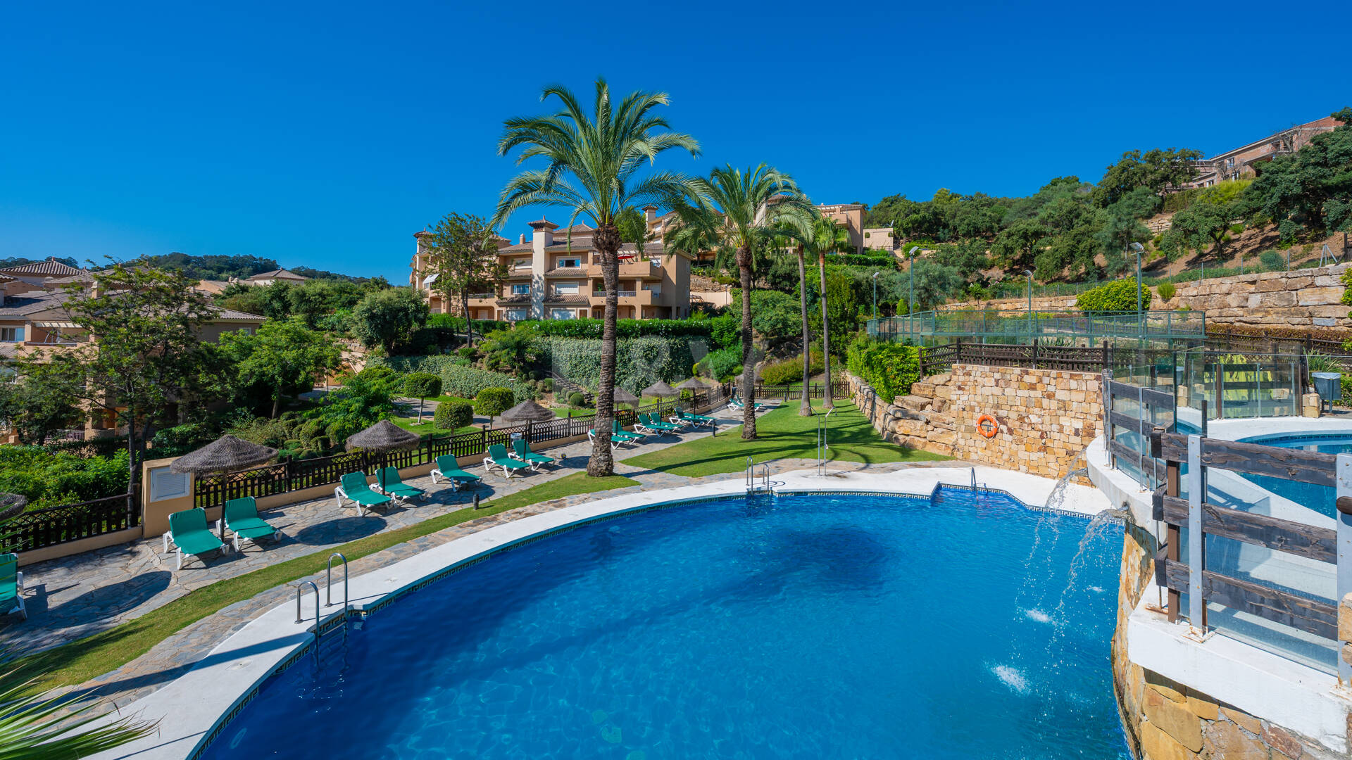 Two-bedroom apartment available for long-term rental in La Mairena