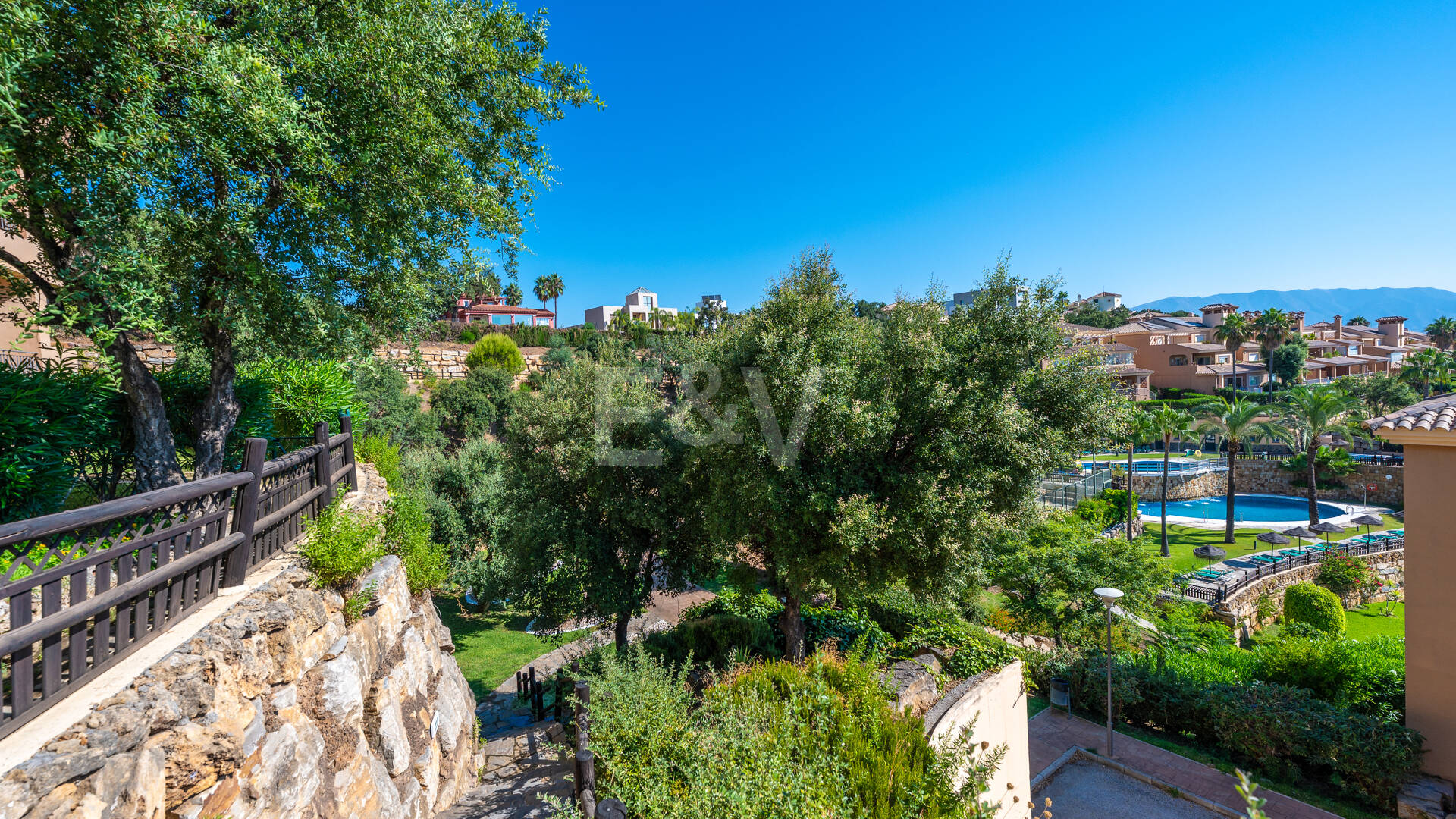 Two-bedroom apartment available for long-term rental in La Mairena