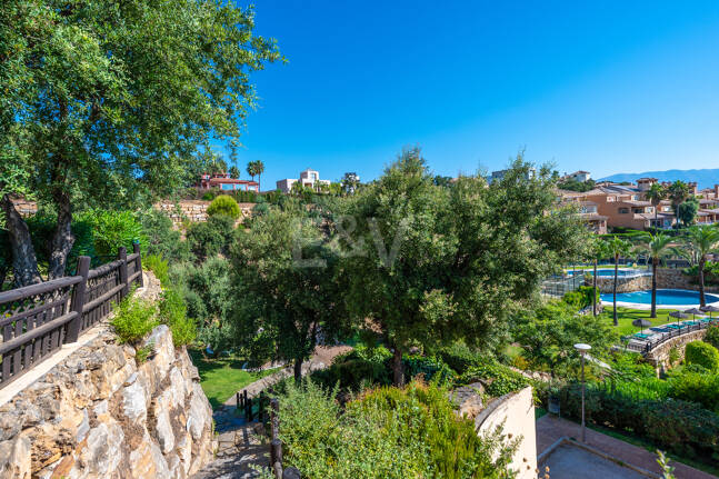 Two-bedroom apartment available for long-term rental in La Mairena