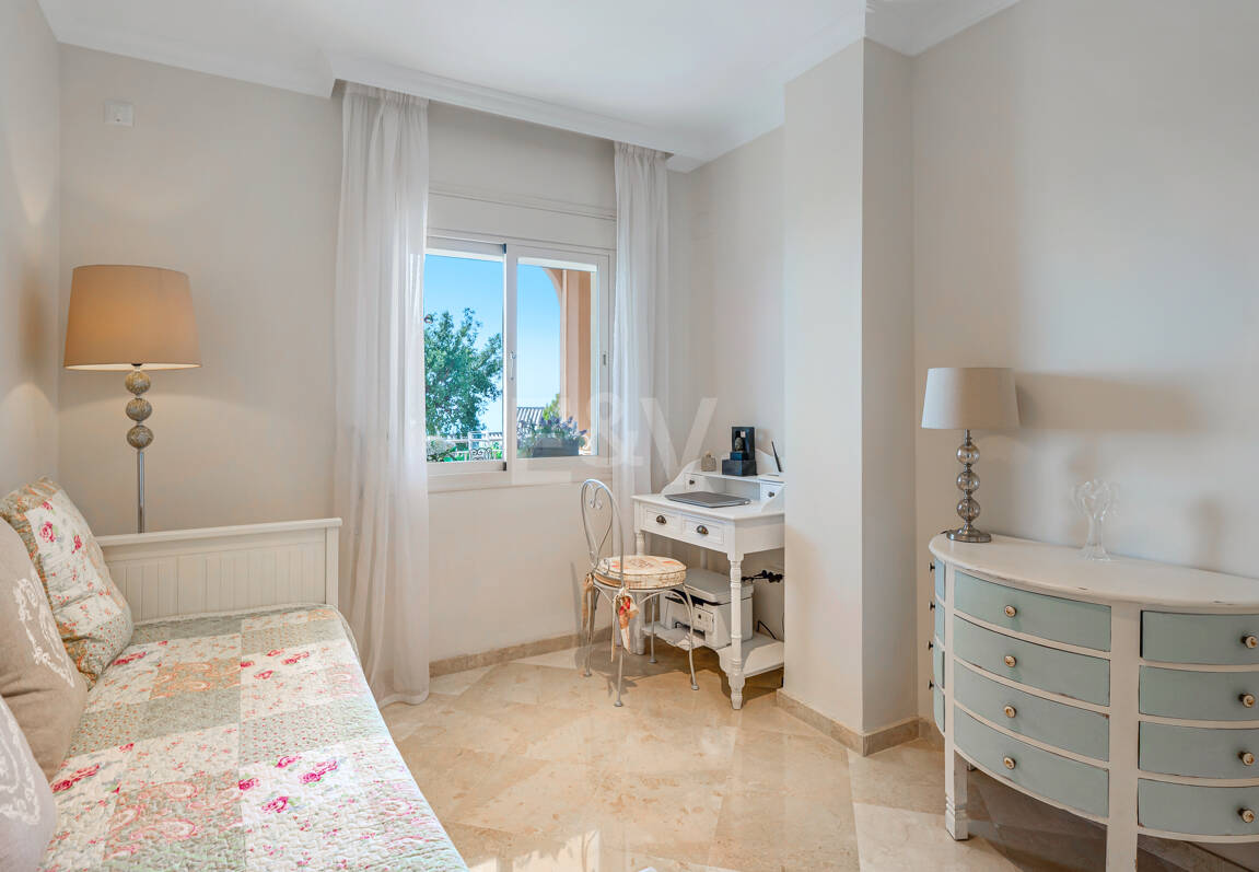 Two-bedroom apartment available for long-term rental in La Mairena