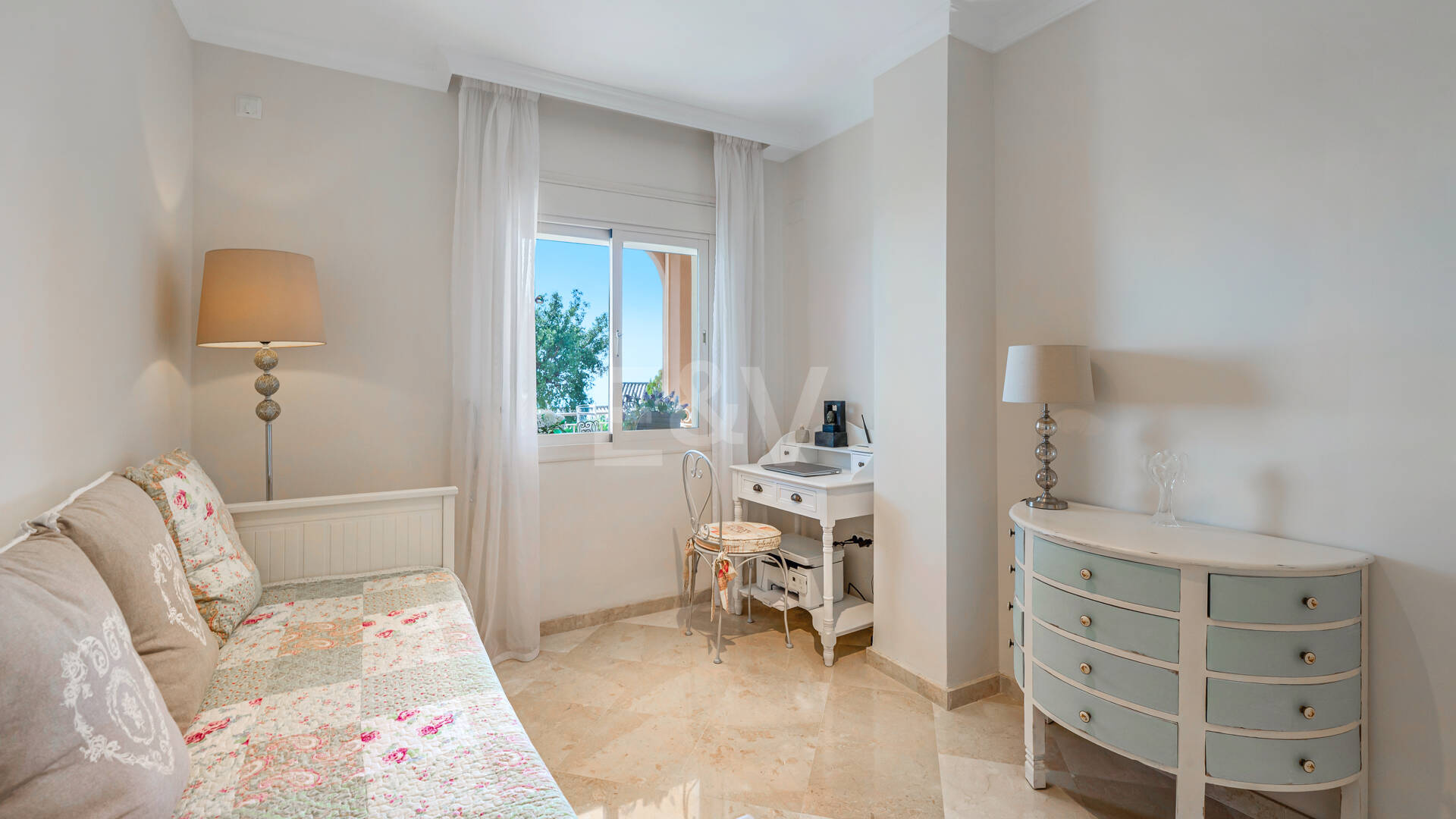 Two-bedroom apartment available for long-term rental in La Mairena