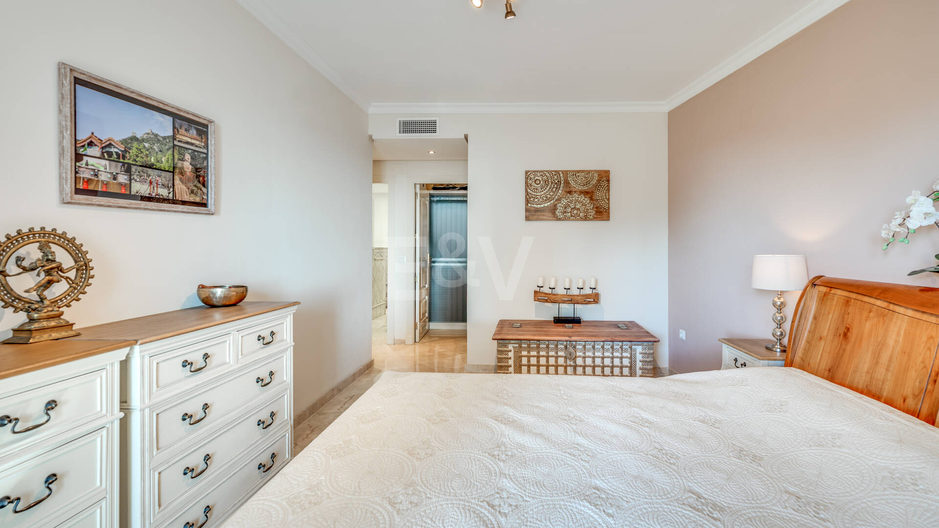 Two-bedroom apartment available for long-term rental in La Mairena