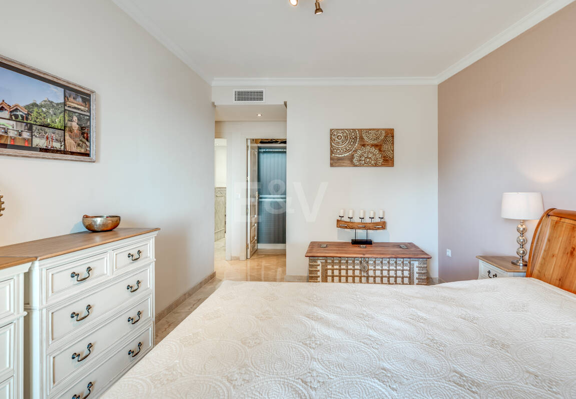 Two-bedroom apartment available for long-term rental in La Mairena