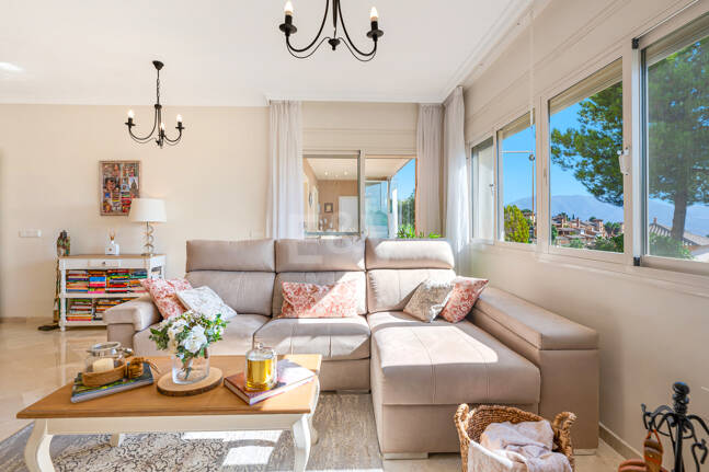 Two-bedroom apartment available for long-term rental in La Mairena