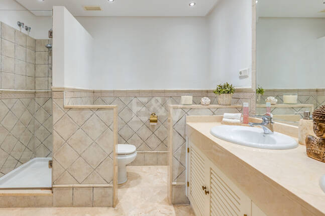 Two-bedroom apartment available for long-term rental in La Mairena