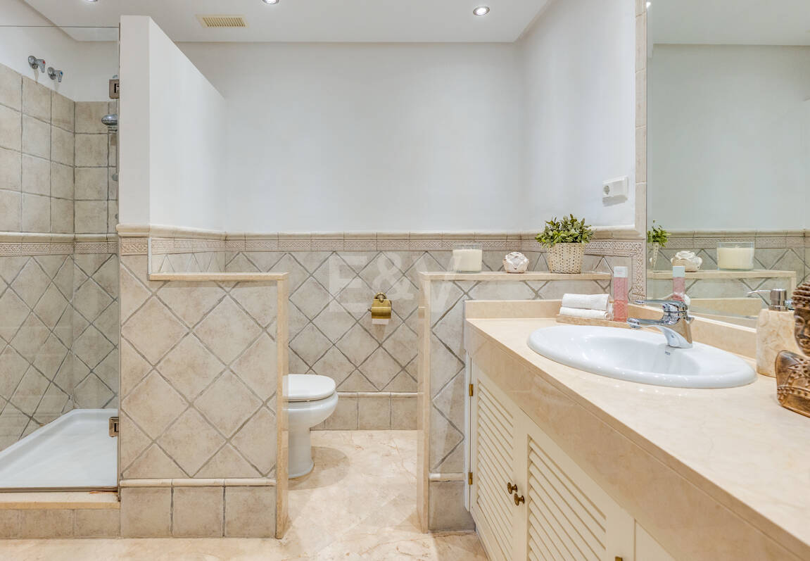 Two-bedroom apartment available for long-term rental in La Mairena