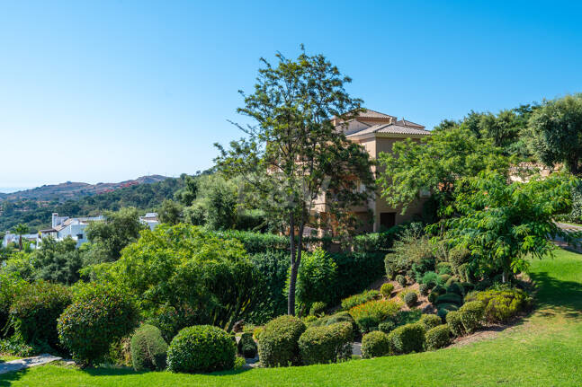 Two-bedroom apartment available for long-term rental in La Mairena