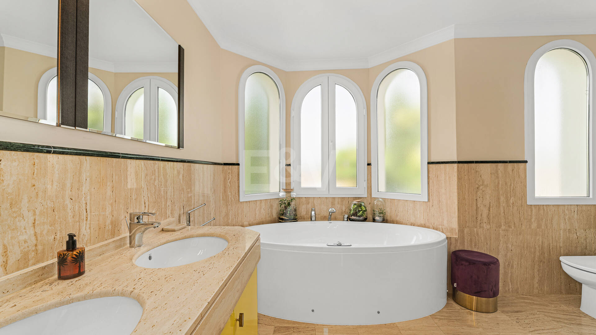 Elegante Golfvilla in Erster Reihe mit Außergewöhnlichem Blick auf den Golfplatz in Toplage