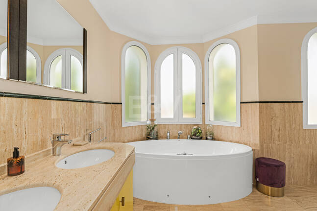 Elegancki Frontline Golf Villa z wyjątkowymi widokami na Golf Course w pierwszej lokalizacji