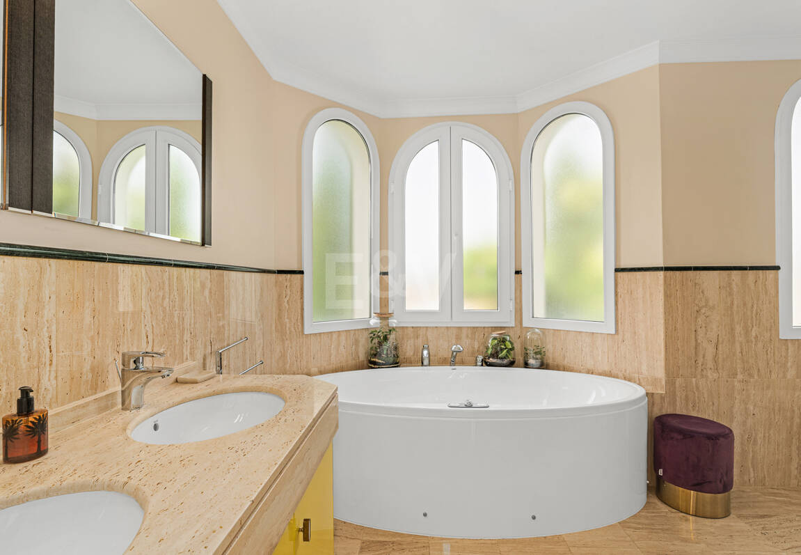 Elegancki Frontline Golf Villa z wyjątkowymi widokami na Golf Course w pierwszej lokalizacji