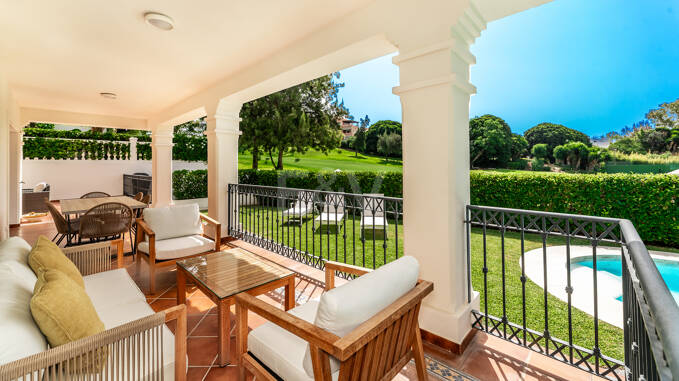 Elegante Golfvilla in Erster Reihe mit Außergewöhnlichem Blick auf den Golfplatz in Toplage