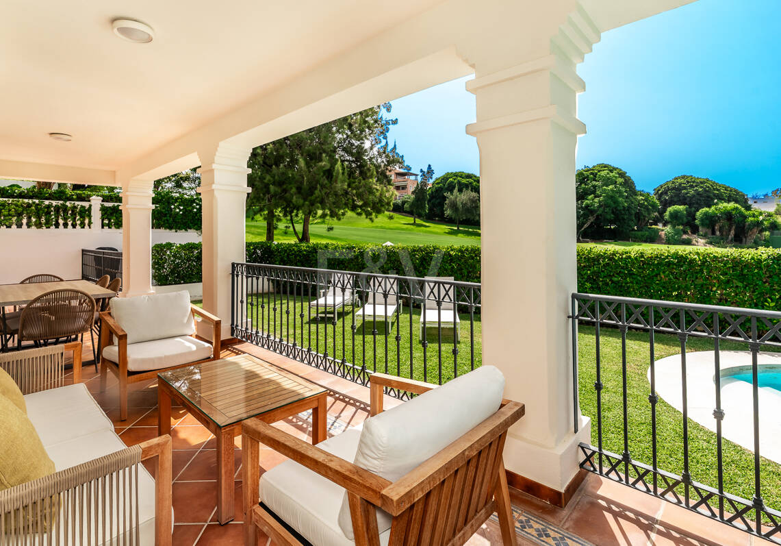 Elegante villa en primera línea de golf con vistas excepcionales al campo en ubicación privilegiada