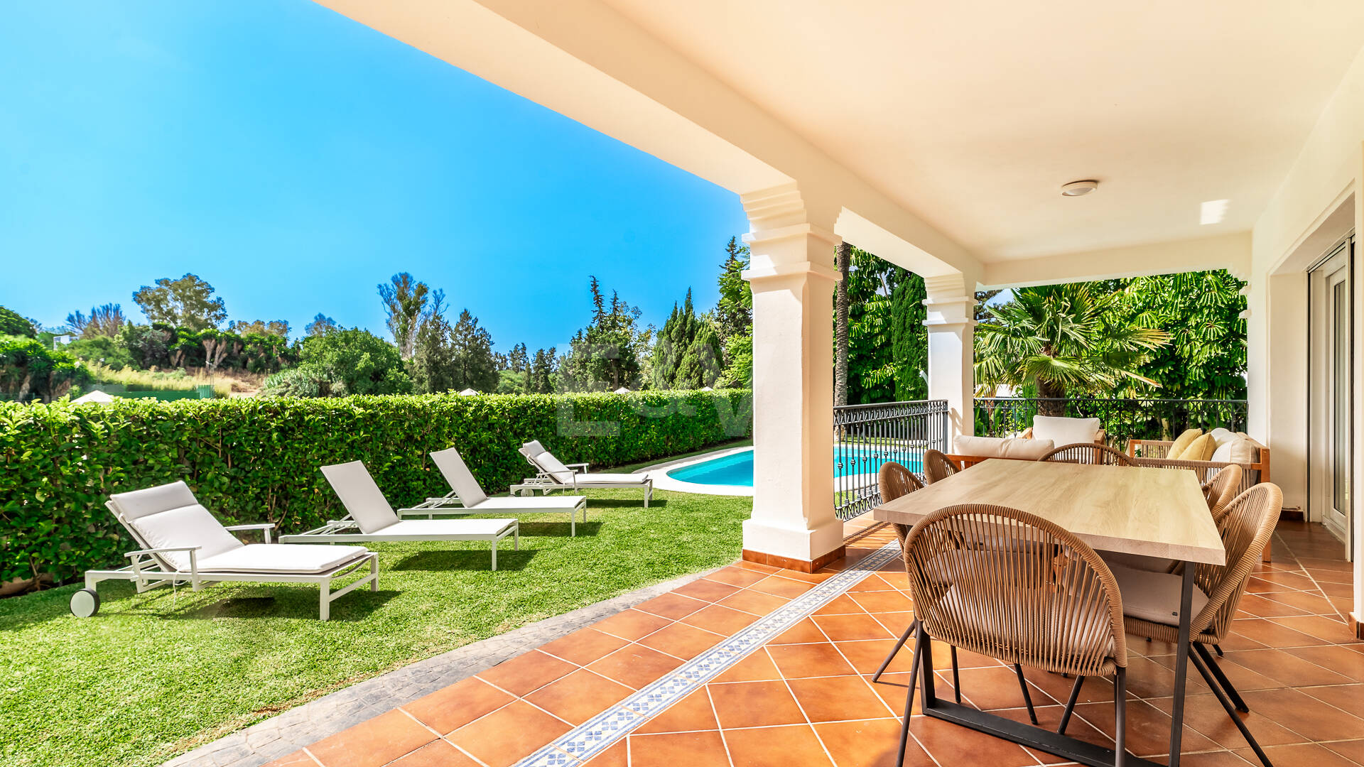 Elegante Golfvilla in Erster Reihe mit Außergewöhnlichem Blick auf den Golfplatz in Toplage
