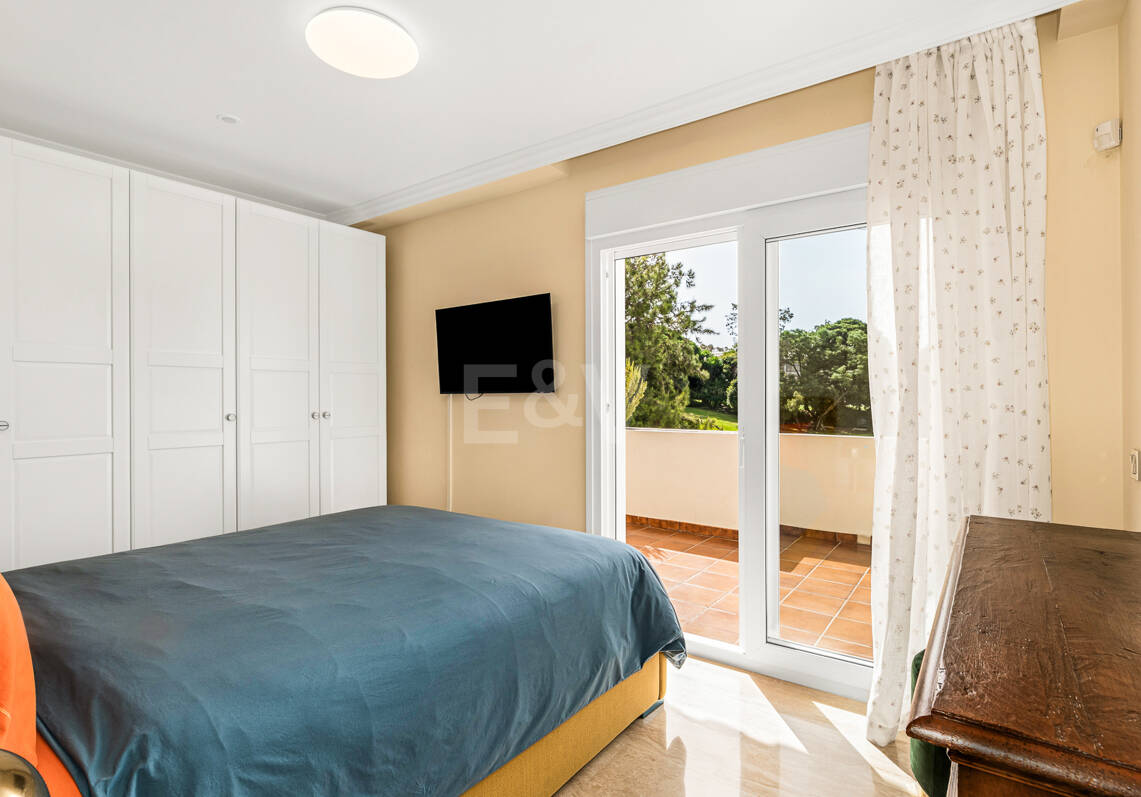 Elegante villa en primera línea de golf con vistas excepcionales al campo en ubicación privilegiada
